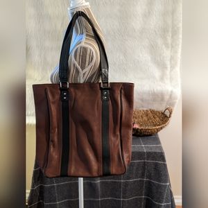 Hadak chestnut leather bag with black straps